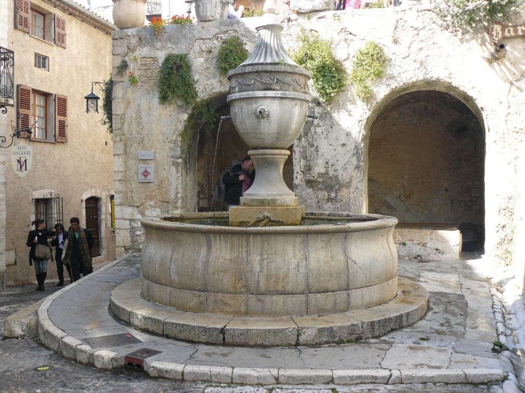 fontaine vence